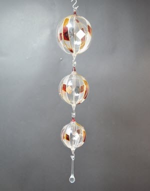 Lichtmolen hangend, rond, 95 mm, rode banen, gecombineerd met meerdere maten en een glasdruppel